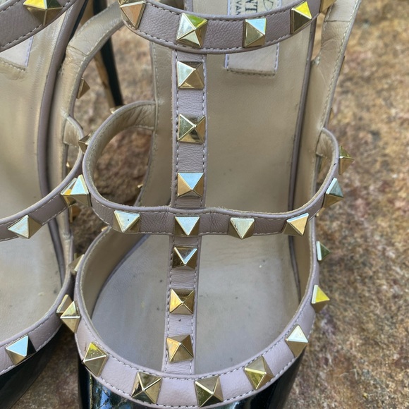 Tan/Black authentic Valentino Garavani rockstud pumps heels that banging combo ! - Picture 4 of 11